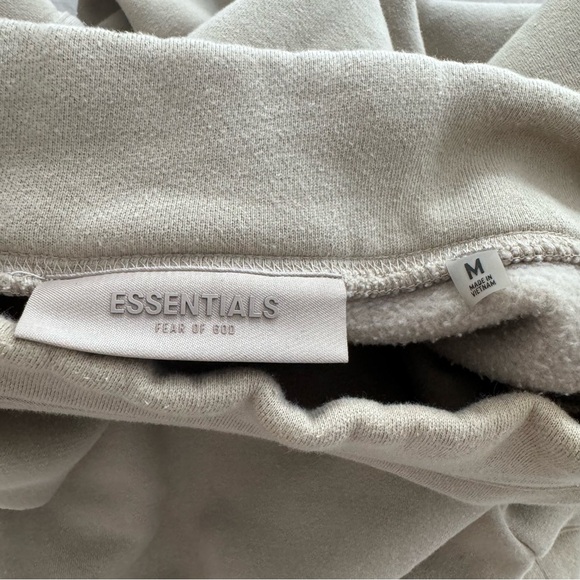 Fear of God Essentials Mock neck Sweatshirt Size Medium - Picture 4 of 5